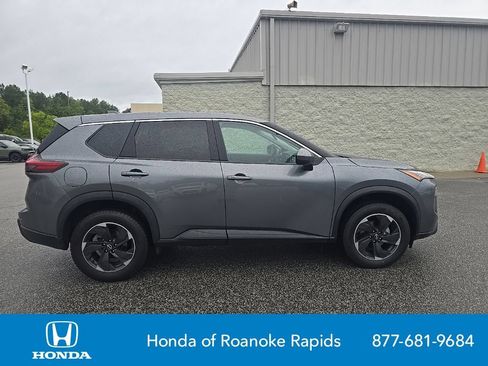 Used 2024 Nissan Rogue SV FWD image 6