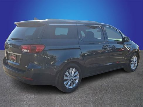 Used 2017 Kia Sedona EX image 4