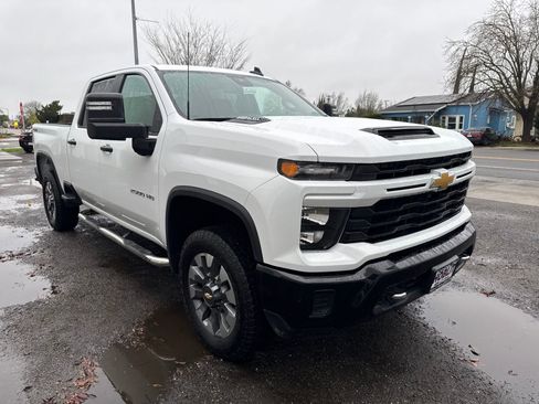 Used 2024 Chevrolet Silverado 2500 Custom w/ Custom Value Package image 7