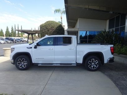 New 2026 GMC Sierra 1500 SLT w/ SLT Premium Package