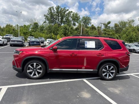 Used 2025 Honda Pilot Touring image 3