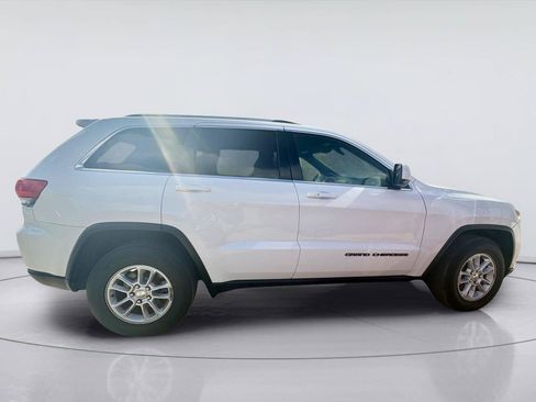 Used 2018 Jeep Grand Cherokee Laredo RWD image 2
