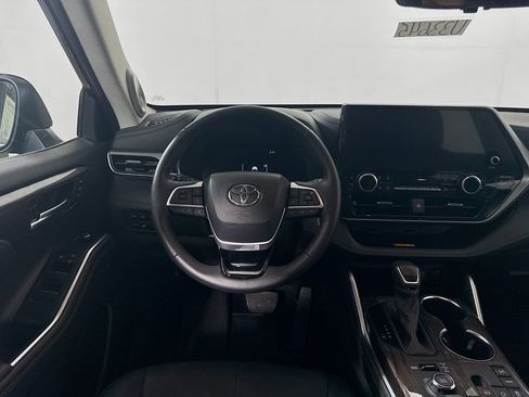 Certified 2024 Toyota Highlander Platinum AWD/4WD image 22
