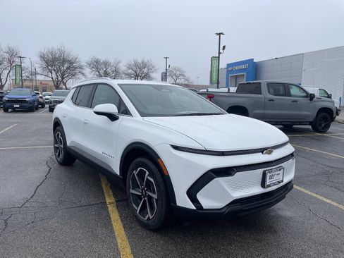 New 2026 Chevrolet Equinox EV LT FWD image 3