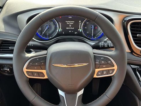 New 2026 Chrysler Pacifica Pinnacle w/ Trailer Tow Group AWD/4WD image 14