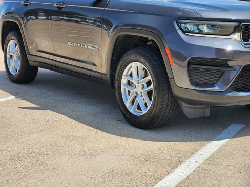 Used 2023 Jeep Grand Cherokee Laredo w/ Luxury Tech Group I RWD image 11
