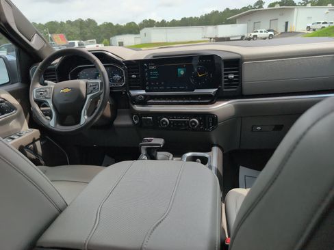 Used 2024 Chevrolet Silverado 1500 LTZ AWD/4WD image 17