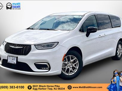 Used 2024 Chrysler Pacifica Touring-L