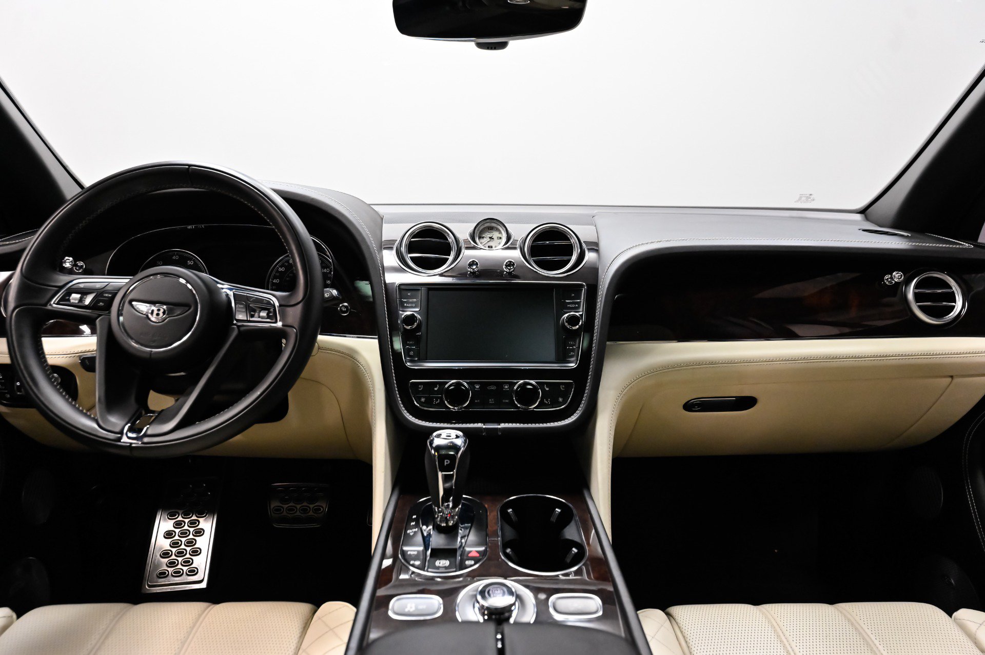 Used 2018 Bentley Bentayga w/ Black Specification AWD/4WD image 28