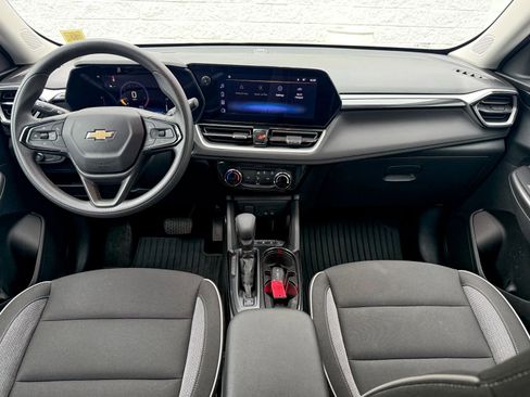 Used 2025 Chevrolet TrailBlazer LT w/ Driver Confidence Package AWD/4WD image 32