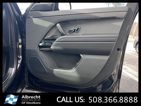 Used 2025 Land Rover Range Rover Sport SE image 22