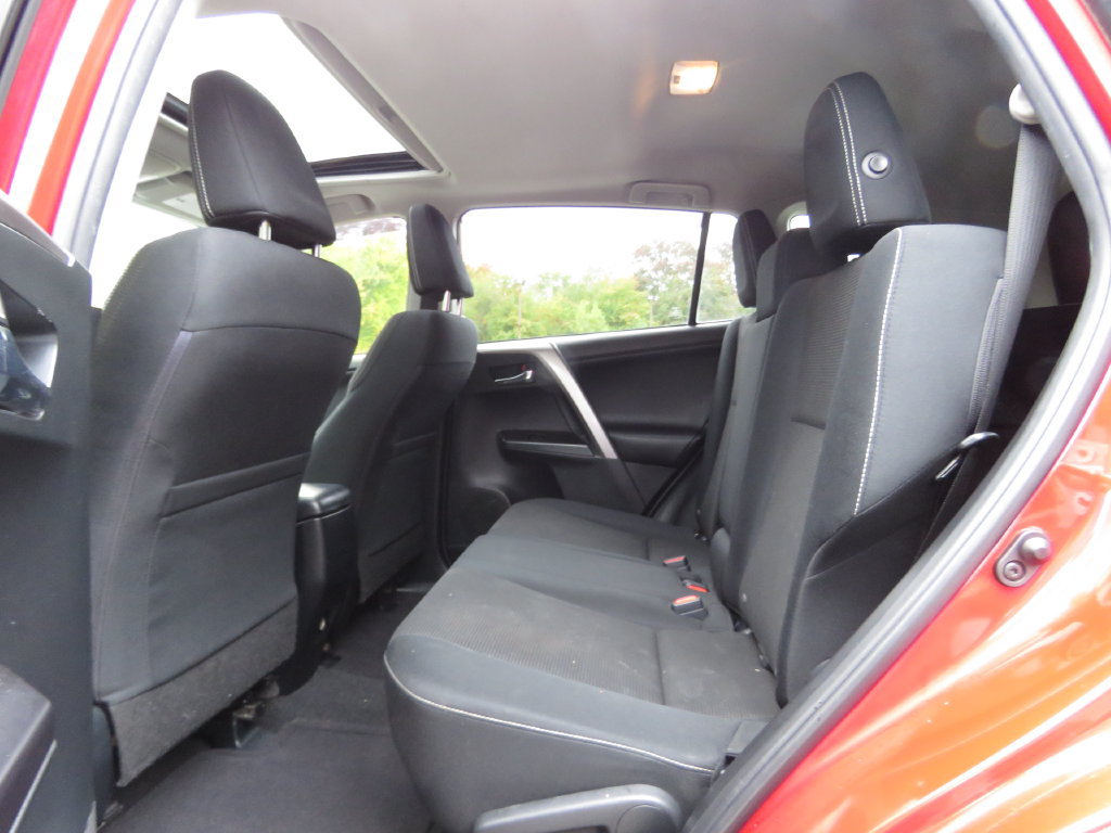 Used 2017 Toyota RAV4 XLE w/ Carpet Mat Package AWD/4WD image 19