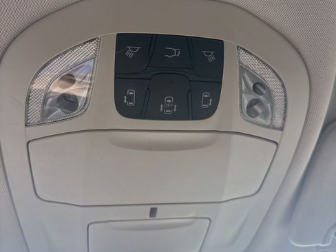 Used 2017 Chrysler Pacifica Touring-L FWD image 23