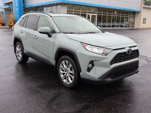 Used 2020 Toyota RAV4 XLE Premium image 2