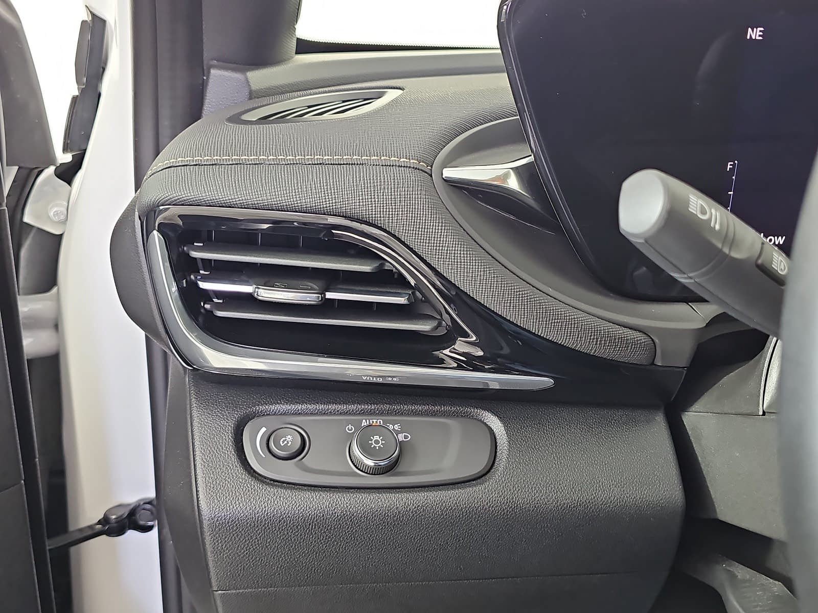 Used 2024 Buick Envista Avenir FWD image 24