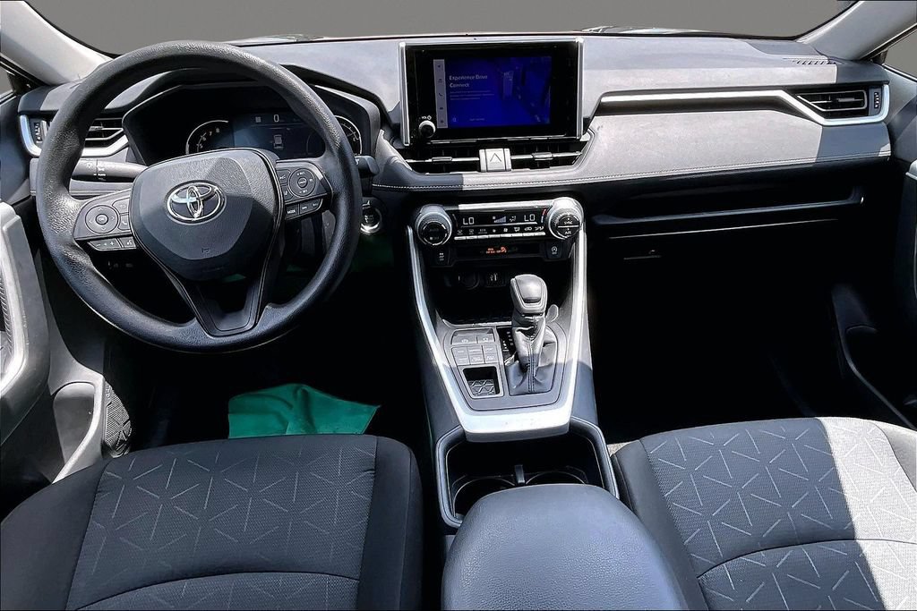 Used 2025 Toyota RAV4 XLE AWD/4WD image 15