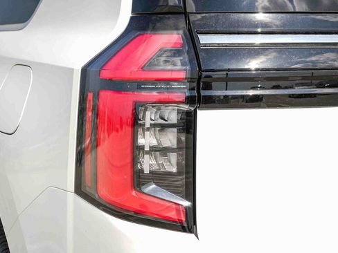 New 2026 Nissan Armada SL w/ Captain's Chari Seat Package RWD image 22