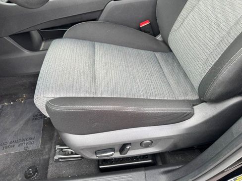 Used 2023 Nissan Rogue SV image 26