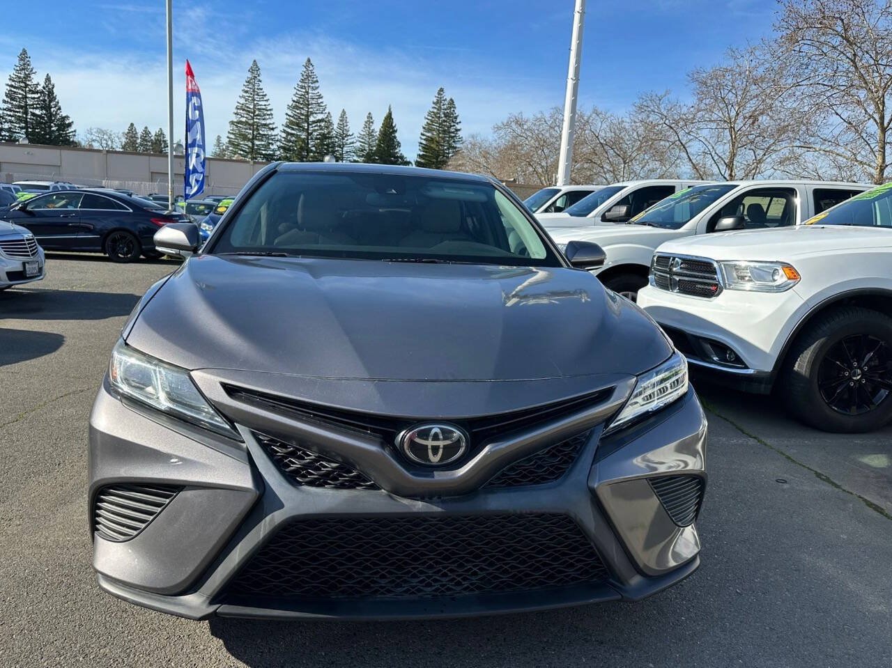 Used 2019 Toyota Camry SE w/ Convenience Package FWD image 2