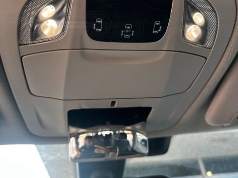 Used 2017 Chrysler Pacifica Touring-L Plus w/ Tire & Wheel Group FWD image 18