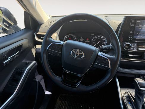 Used 2020 Toyota Highlander XLE AWD/4WD image 12