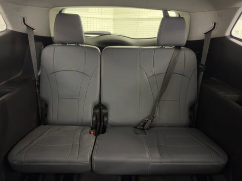 Used 2020 Buick Enclave Essence image 13