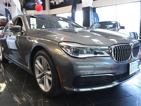 Used 2019 BMW 750i xDrive w/ Executive Package AWD/4WD image 3