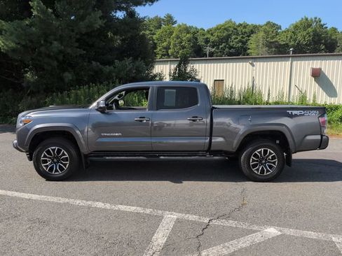 Used 2022 Toyota Tacoma TRD Sport AWD/4WD image 9
