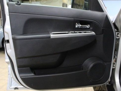 Used 2010 Jeep Liberty Limited image 16