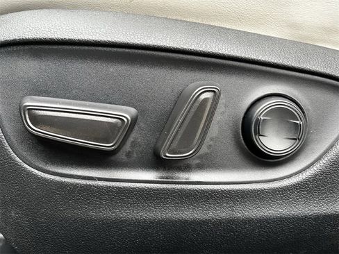 Used 2023 Toyota RAV4 XLE Premium image 25