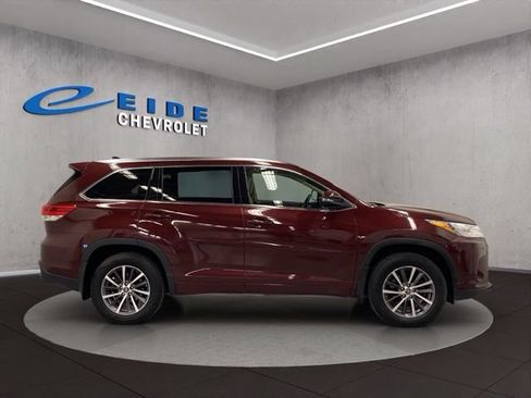 Used 2018 Toyota Highlander XLE AWD/4WD image 16