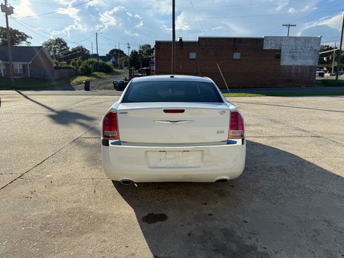 Used 2011 Chrysler 300 Limited RWD image 8