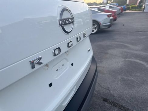 Used 2023 Nissan Rogue S AWD/4WD image 13