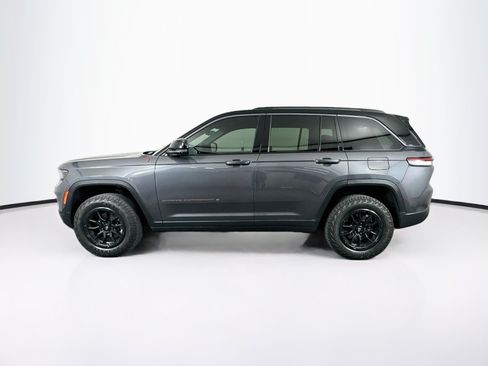 Used 2022 Jeep Grand Cherokee Trailhawk w/ Luxury Tech Group III AWD/4WD image 4