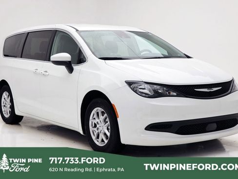 Used 2023 Chrysler Voyager LX image 1