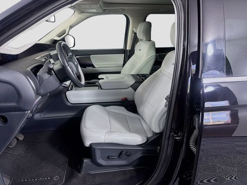 Certified 2025 Ford Expedition Platinum AWD/4WD image 22