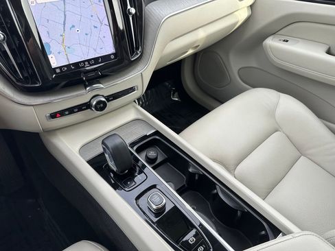 Used 2023 Volvo XC60 T8 Plus image 16