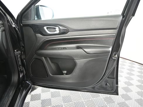 Used 2024 Jeep Compass Trailhawk AWD/4WD image 12