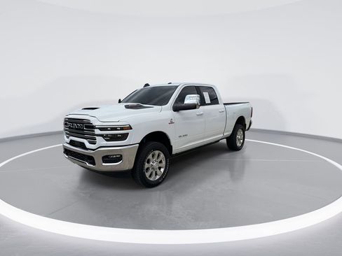 Used 2025 RAM 2500 Laramie AWD/4WD image 4