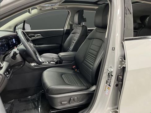 Used 2025 Kia Sportage SX image 4