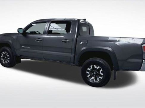 Certified 2023 Toyota Tacoma TRD Off-Road AWD/4WD image 22
