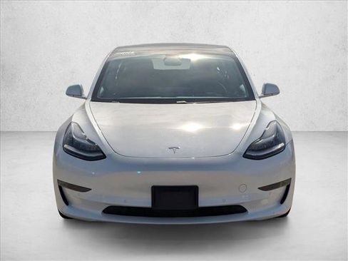 Used 2019 Tesla Model 3 Mid Range image 2