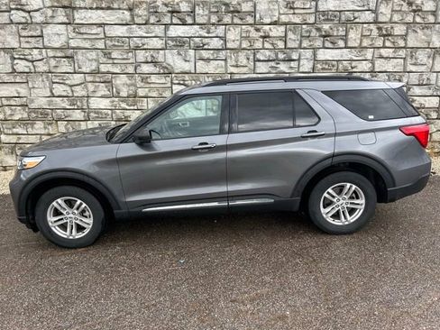 Used 2023 Ford Explorer XLT w/ Equipment Group 202A AWD/4WD image 3