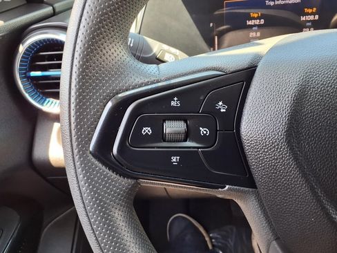 Used 2025 Chevrolet Trax LT FWD image 13