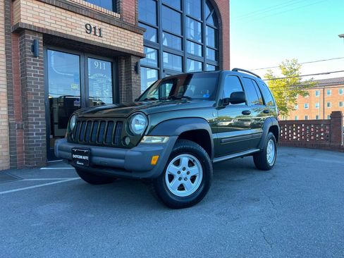 Used 2007 Jeep Liberty Sport AWD/4WD image 2