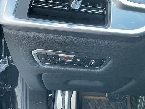 Used 2023 BMW X7 xDrive40i w/ M Sport Package image 24