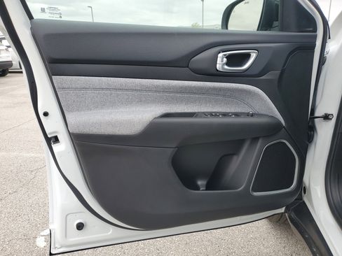 New 2026 Jeep Compass Latitude image 15