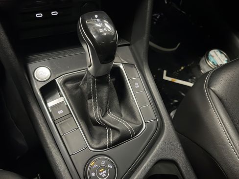 Used 2023 Volkswagen Tiguan SE w/ Panoramic Sunroof Package AWD/4WD image 19