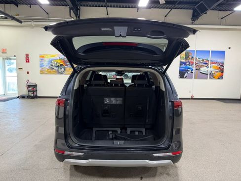 Used 2023 Kia Carnival EX FWD image 22