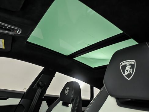 Used 2022 Lamborghini Urus AWD/4WD image 20